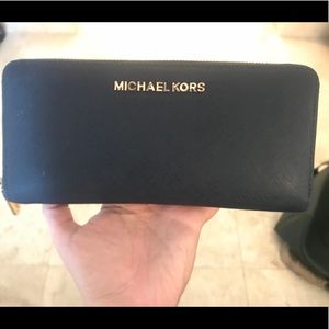 MICHAEL KORS large zip wallet